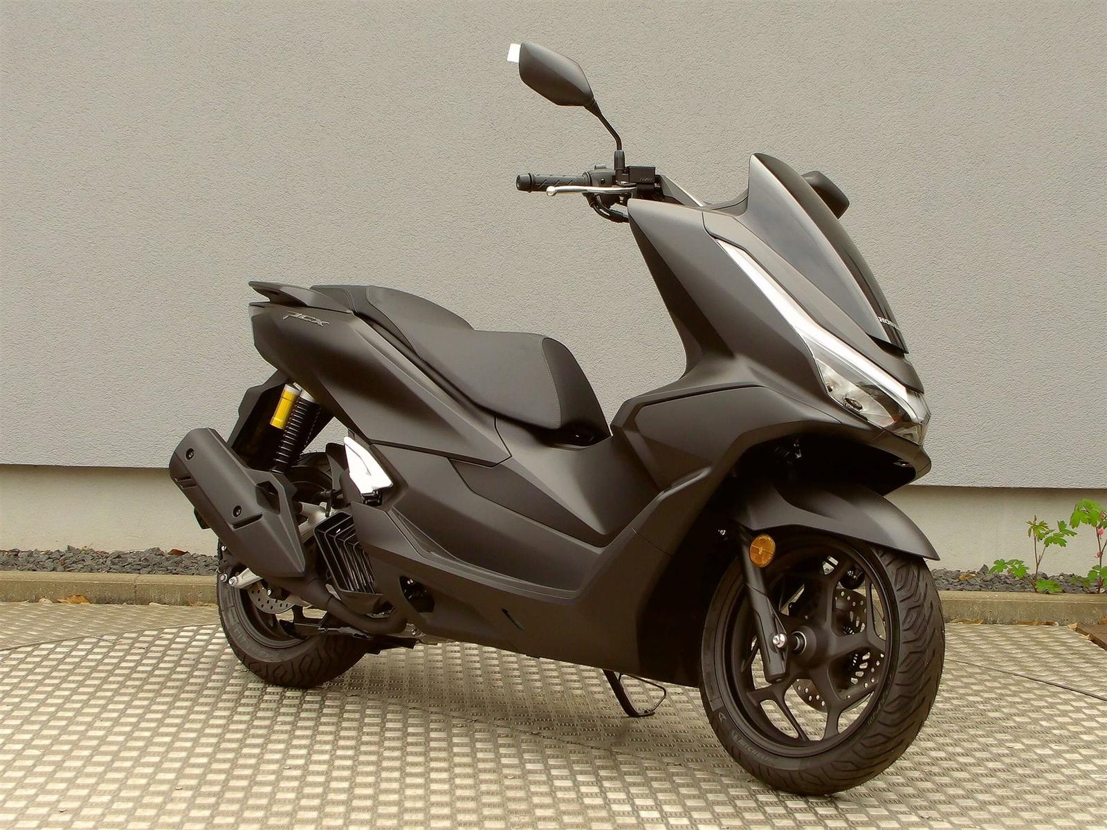 Honda PCX125 inkl. Kabuto Jet Helm