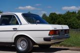 Mercedes-Benz W123 200 - Mercedes-Benz 200: W123