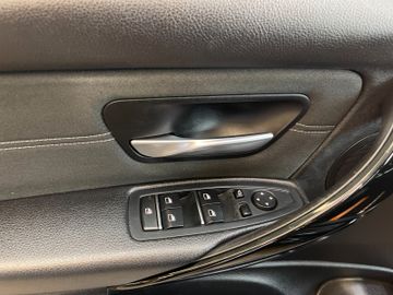 BMW 320 Touring 320 d xDrive *NAVI*TEMPOMAT*SZHZ*AHK