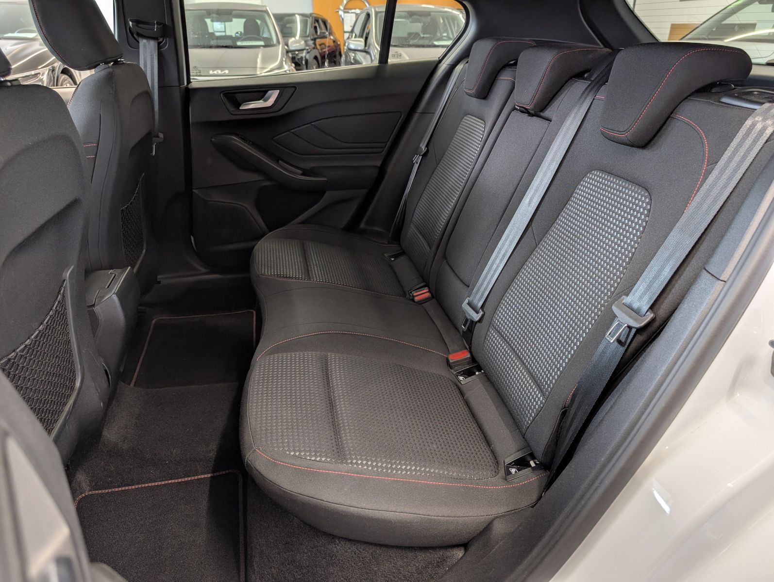 FORD Focus 1.0 EcoBoost MHEV ST-Line X Navi – Bild 9
