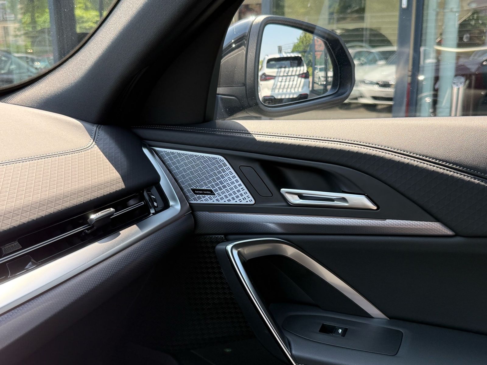 BMW iX2 - Bild 16