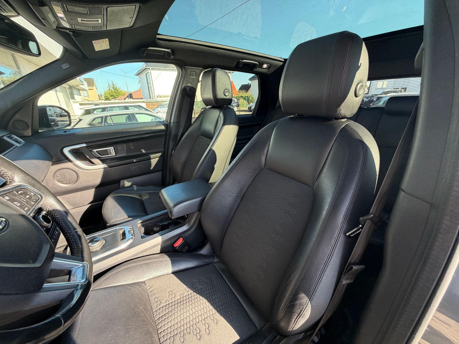 Fahrzeugabbildung Land Rover Discovery Sport SE AWD/PANO/ACC/NAVI/KAMERA/SHZ
