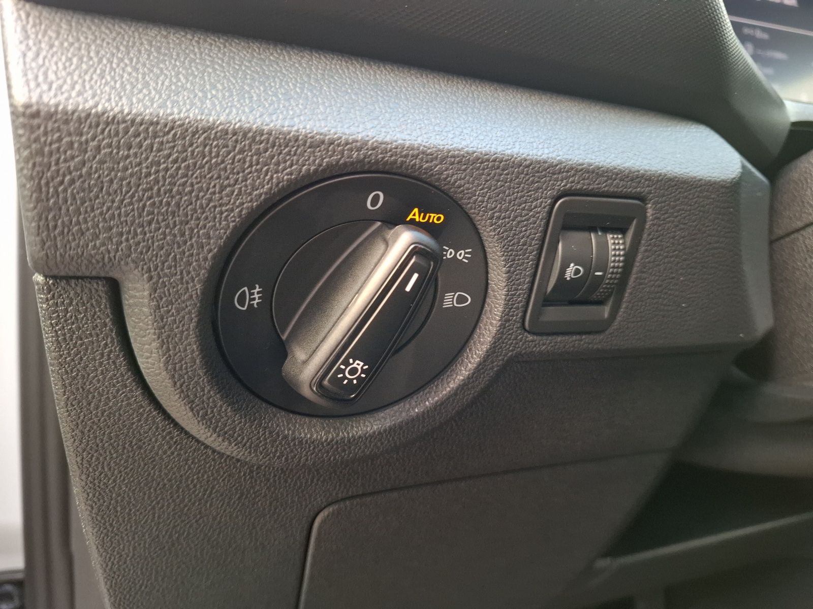 Fahrzeugabbildung Volkswagen T-Cross TSI Basis Navi AID PDC SH