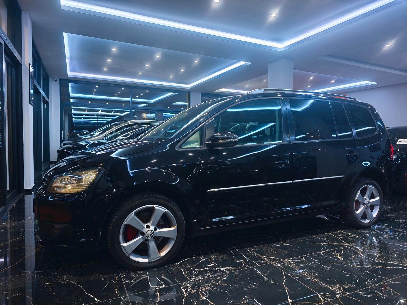 Volkswagen Touran Highline LEDER PANORAMA VOLL