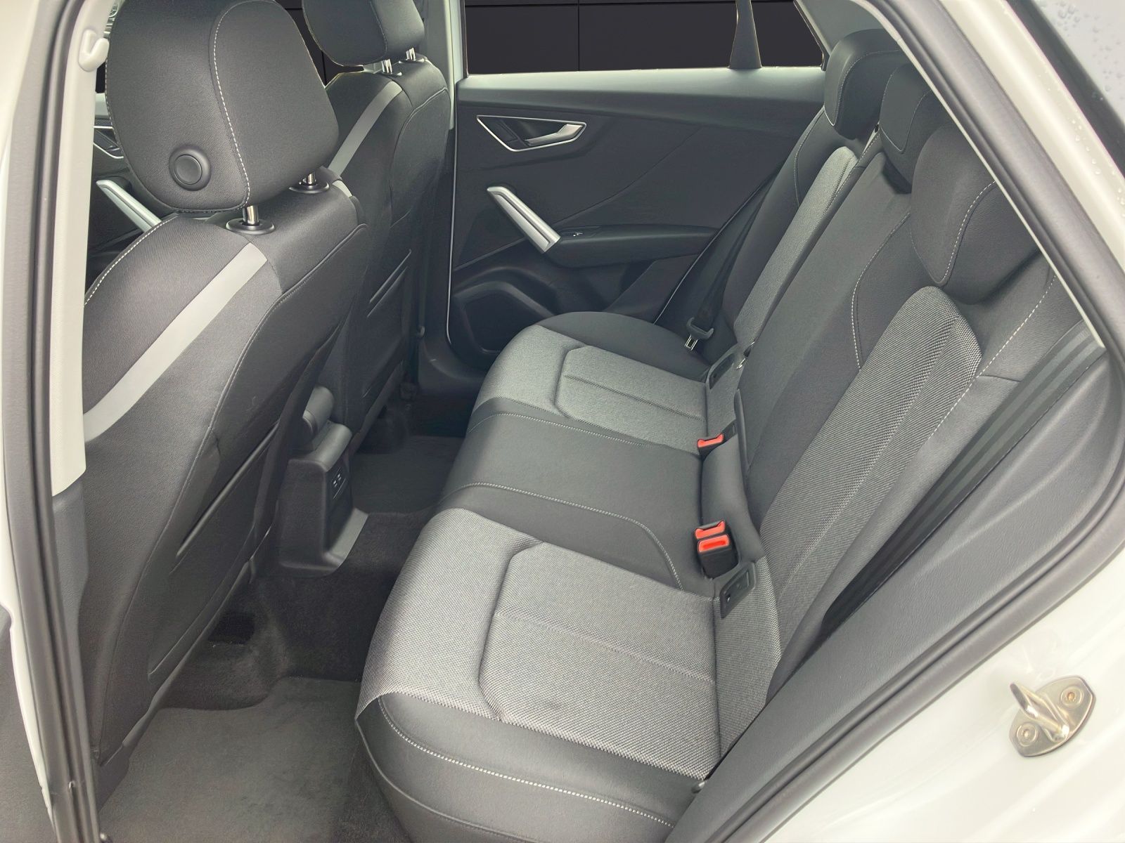 Fahrzeugabbildung Audi Q2 35 TFSI advanced S tronic Matrix Vorb. AHZV