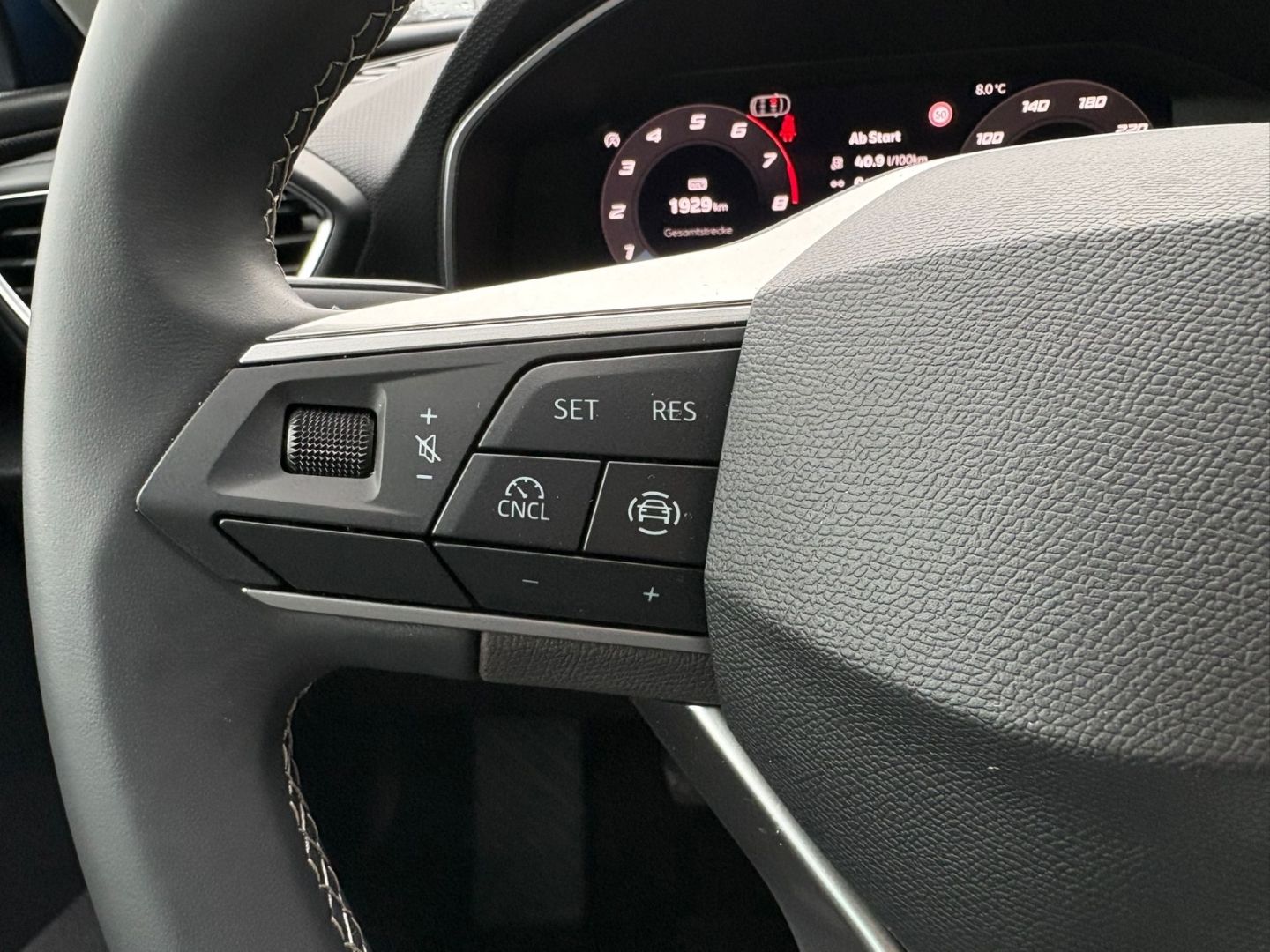 Fahrzeugabbildung SEAT Leon Sportstoure Road Edition VerkehrszeichenERK