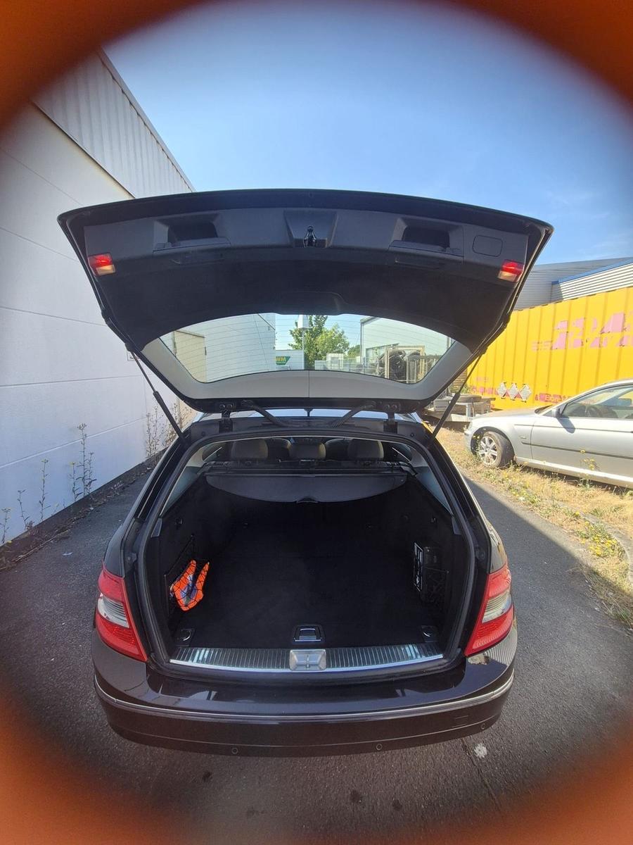Mercedes-Benz C180 2010 — photo 9