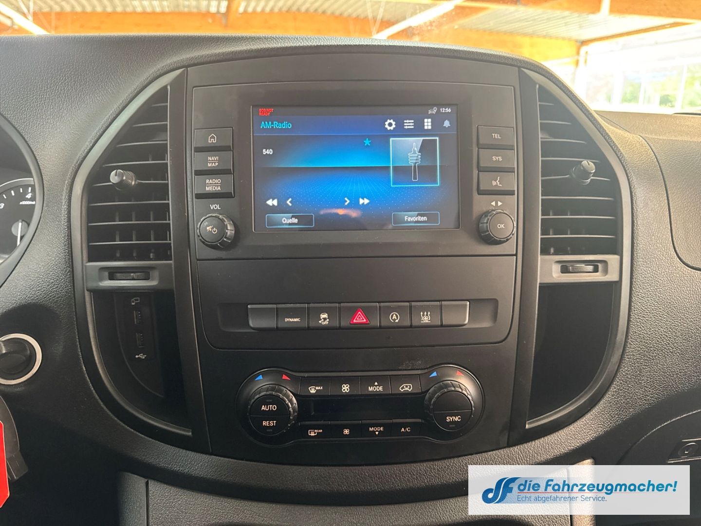 Fahrzeugabbildung Mercedes-Benz Vito Tourer 119 CDI 4x4 lang Navi LED Blendfrei