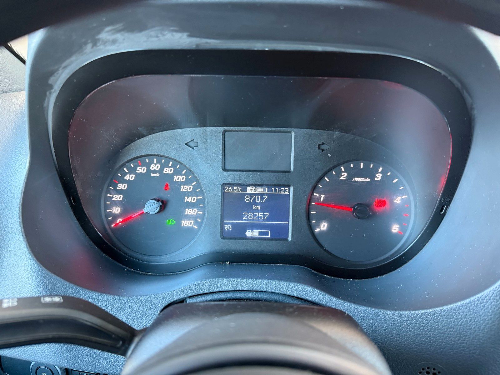Fahrzeugabbildung Mercedes-Benz Sprinter 215 CDI DoKa Klima AHK