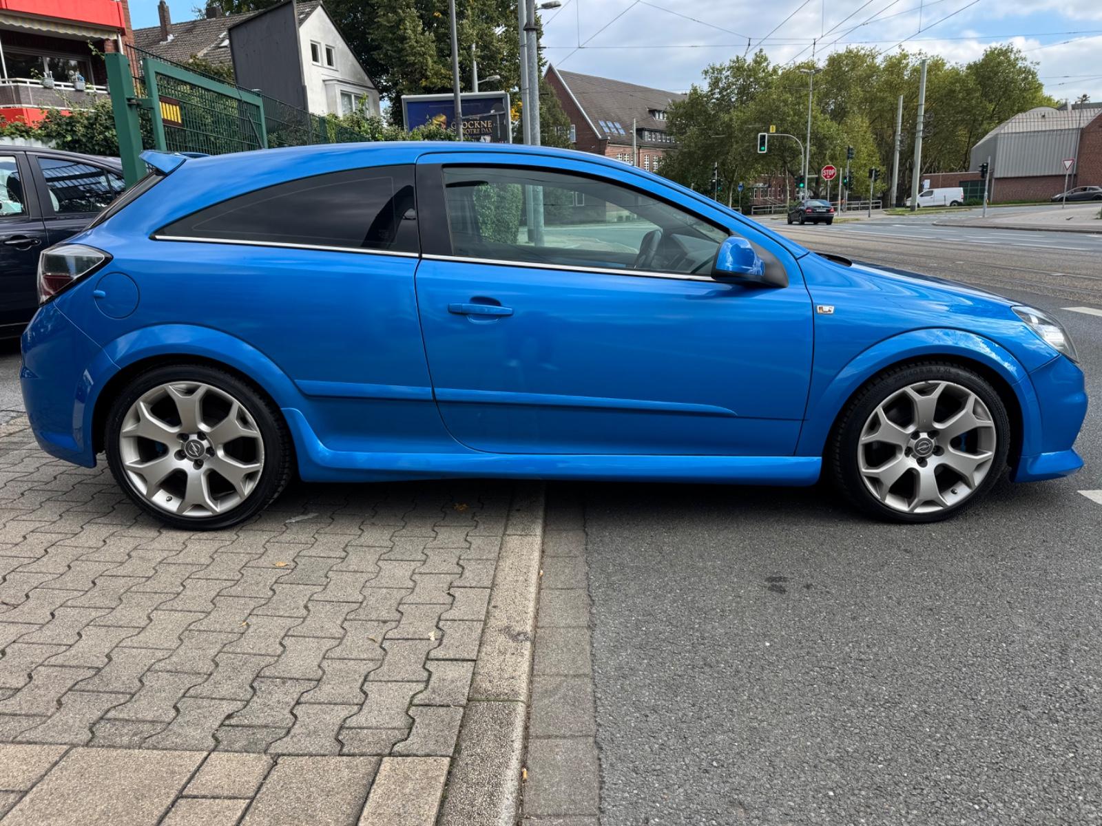 Opel Astra H GTC OPC 2.0 Turbo 241 ch BVM / 1ère main / Recaro / Suspension adaptative