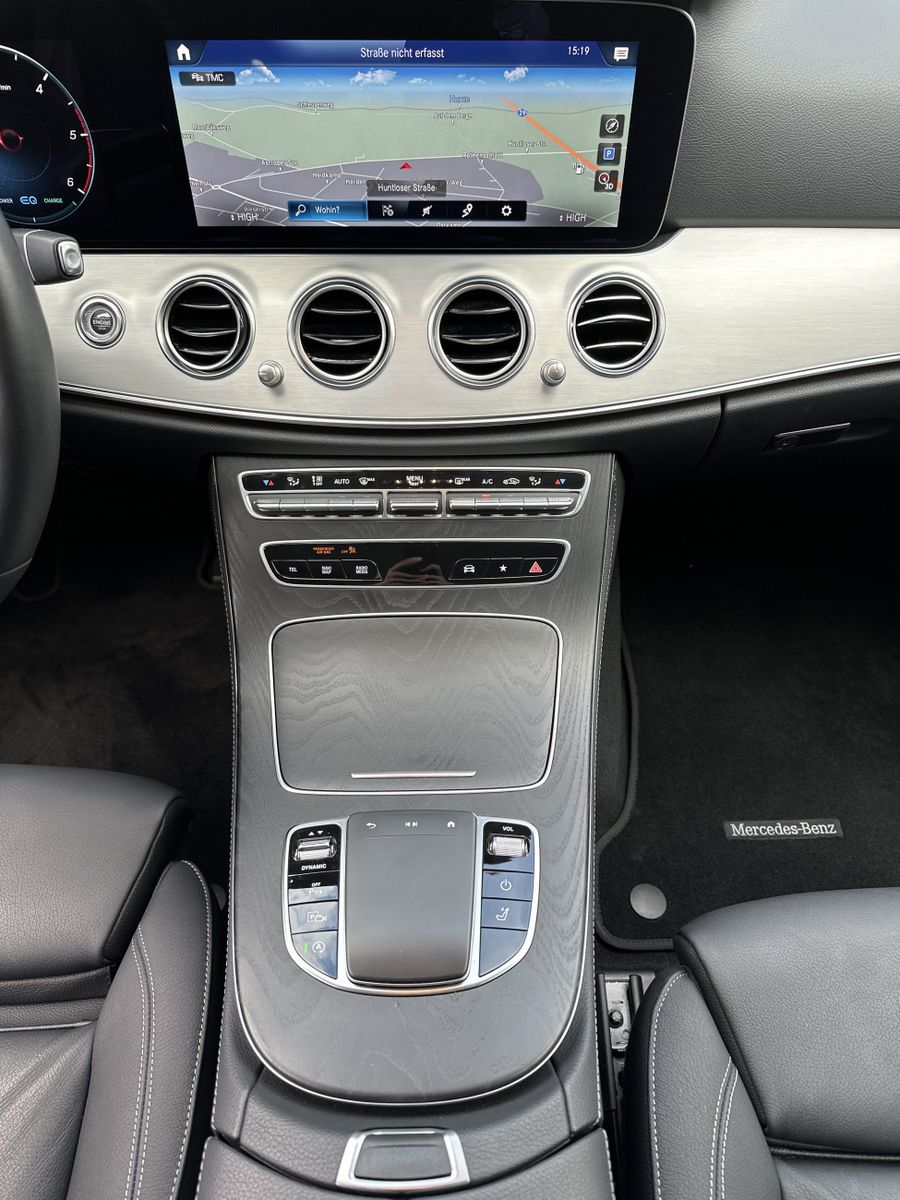 Fahrzeugabbildung Mercedes-Benz E 300d T 4M Avantgarde NAV+LED+360°+WIDE+HUD+1HD