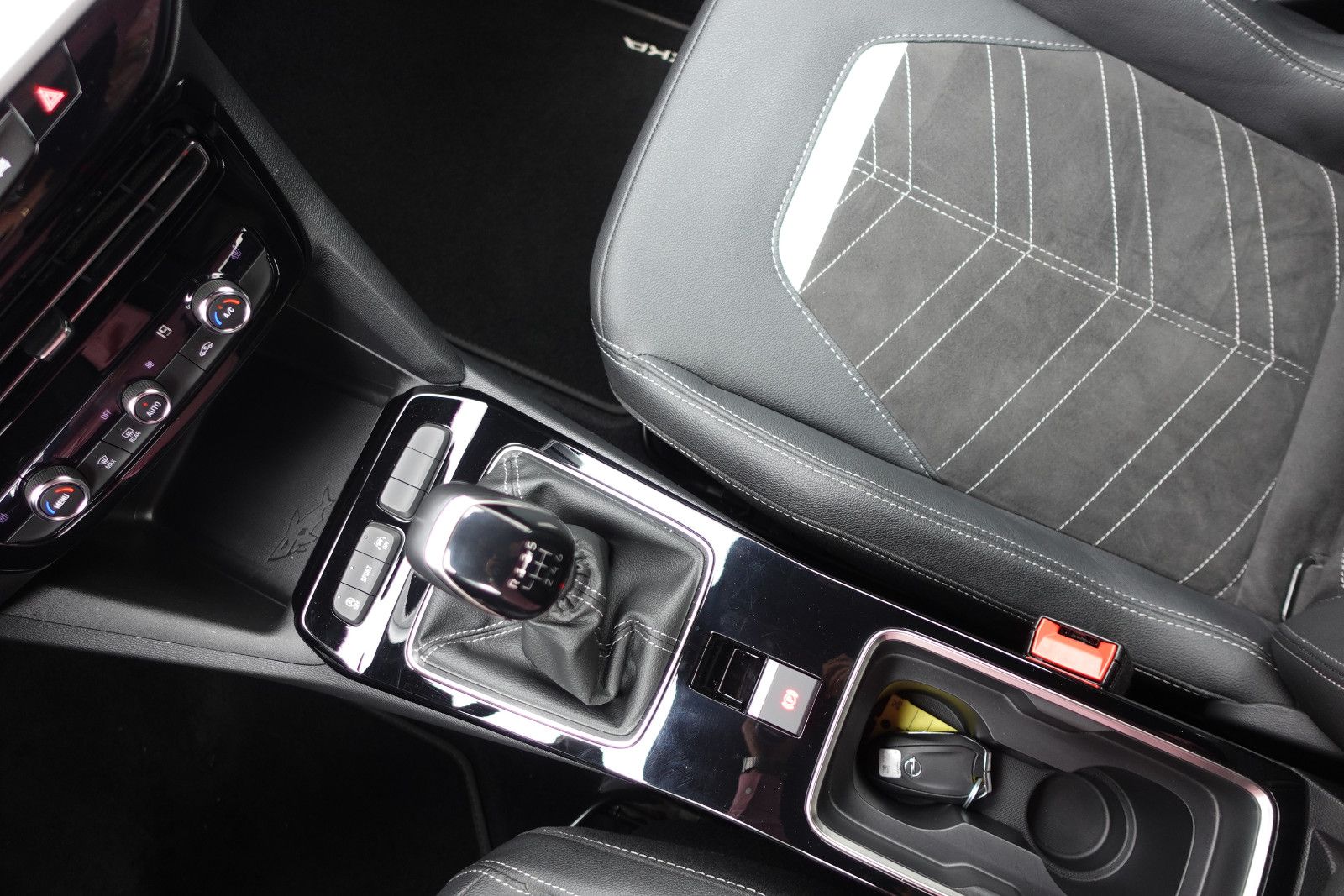 Fahrzeugabbildung Opel Mokka 1.2Turbo Ultimate Navi, Sitzh.,Kamera,PDC