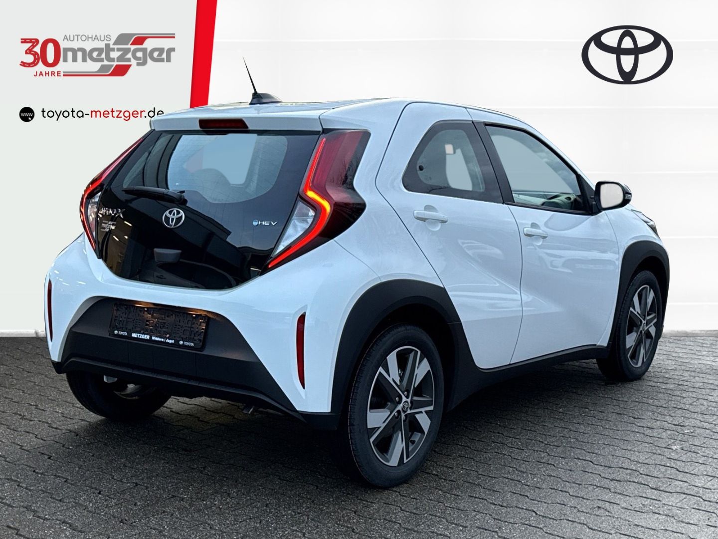 Toyota Aygo X Active 1.5 HYBRID AUTOMATIK +Sitzheizung imagem 3