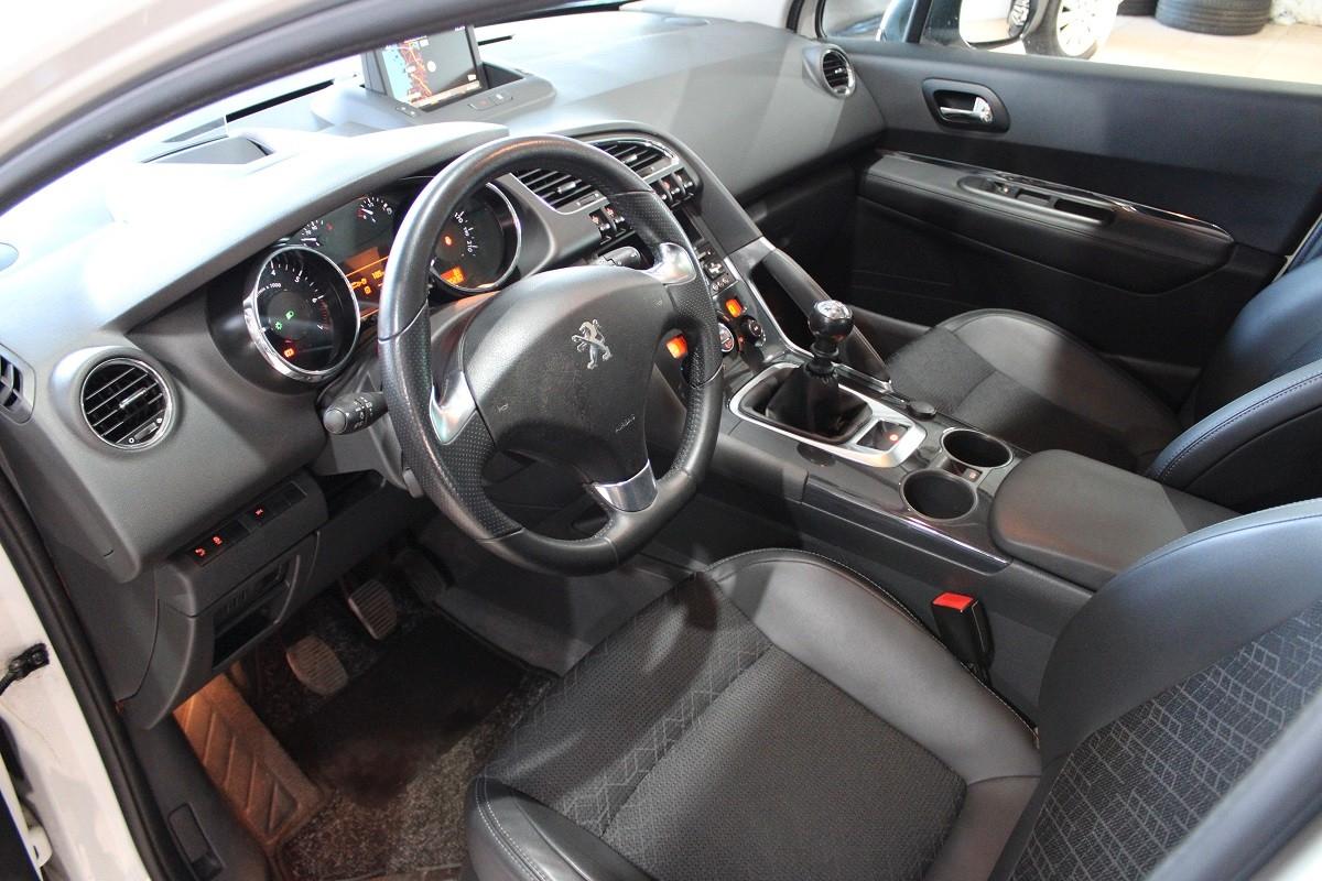 Peugeot 3008 Allure 1,6*TÜV NEU*SCHECKHEFT*NAVi*1.HAND*