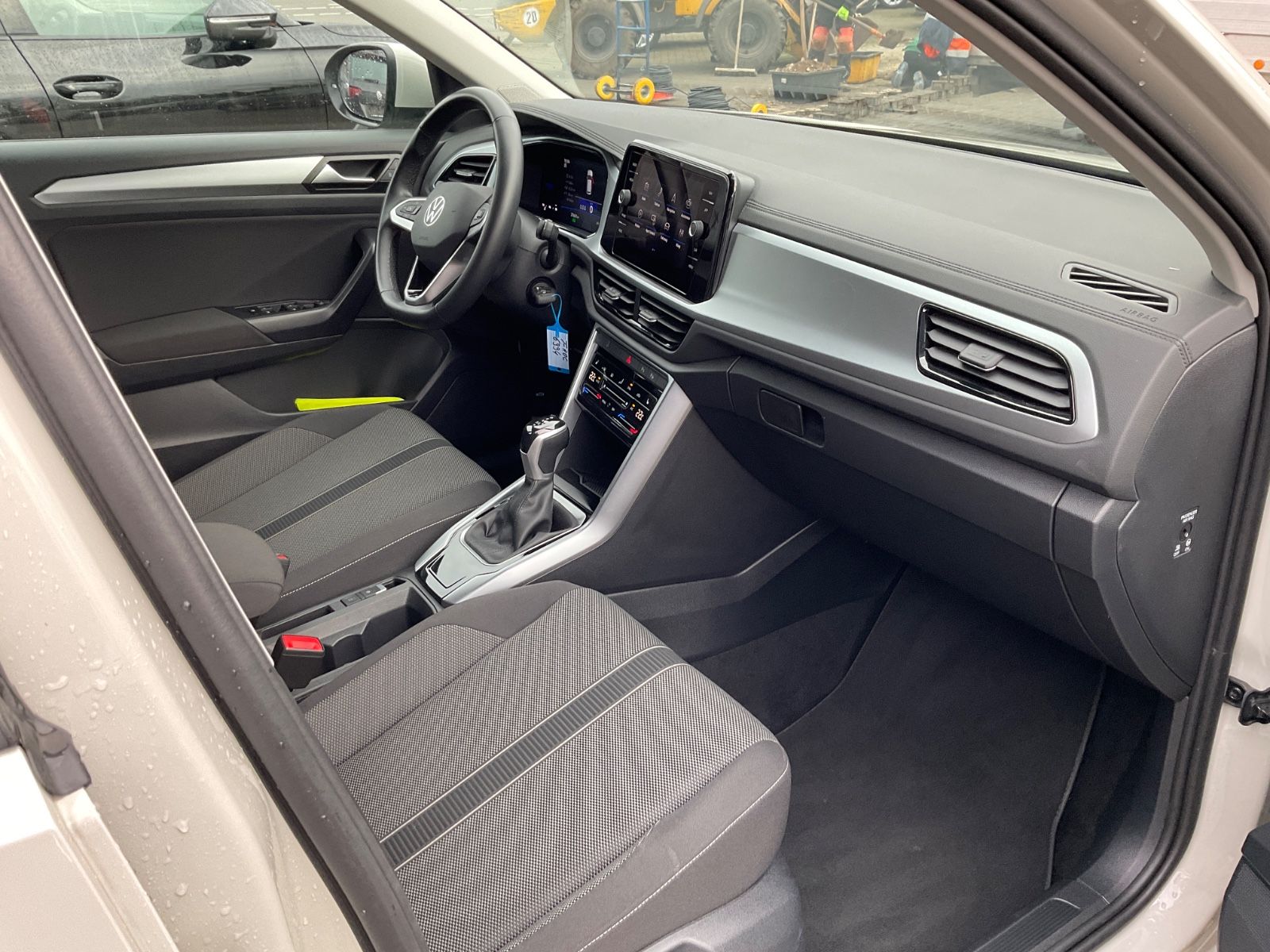 Fahrzeugabbildung Volkswagen T-Roc 1.5 TSI DSG Life,LED,AHK,Navi