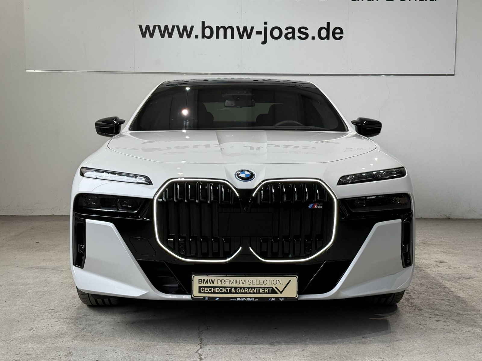 Fahrzeugabbildung BMW M760e xDrive Lounge Seating Sky Lounge M Perform