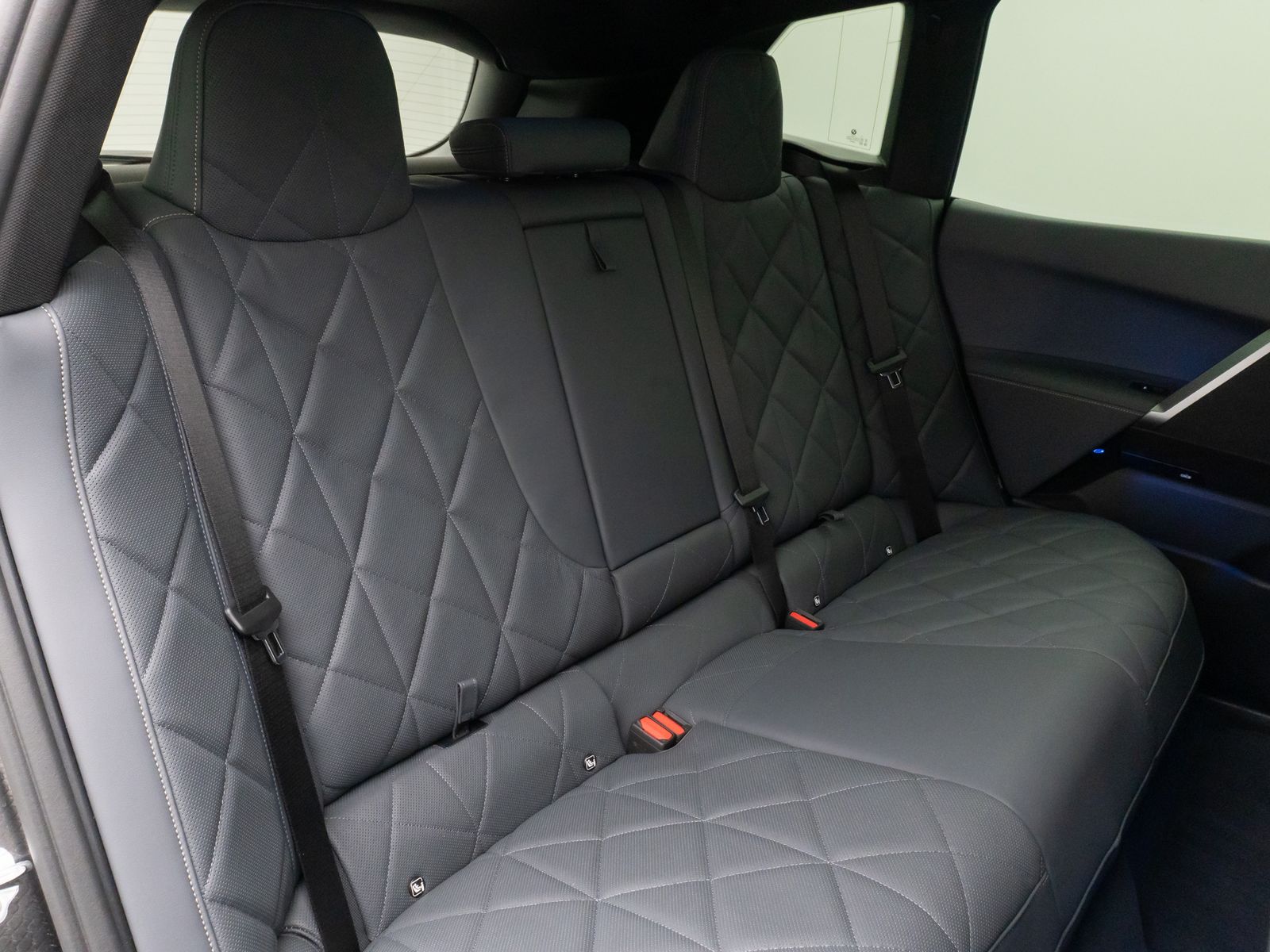 Fahrzeugabbildung BMW iX M60 Panorama 360°Laser B&W SoftCl Massage 22"
