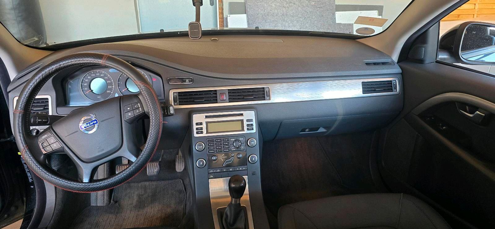 Volvo V70 2009 — photo 12