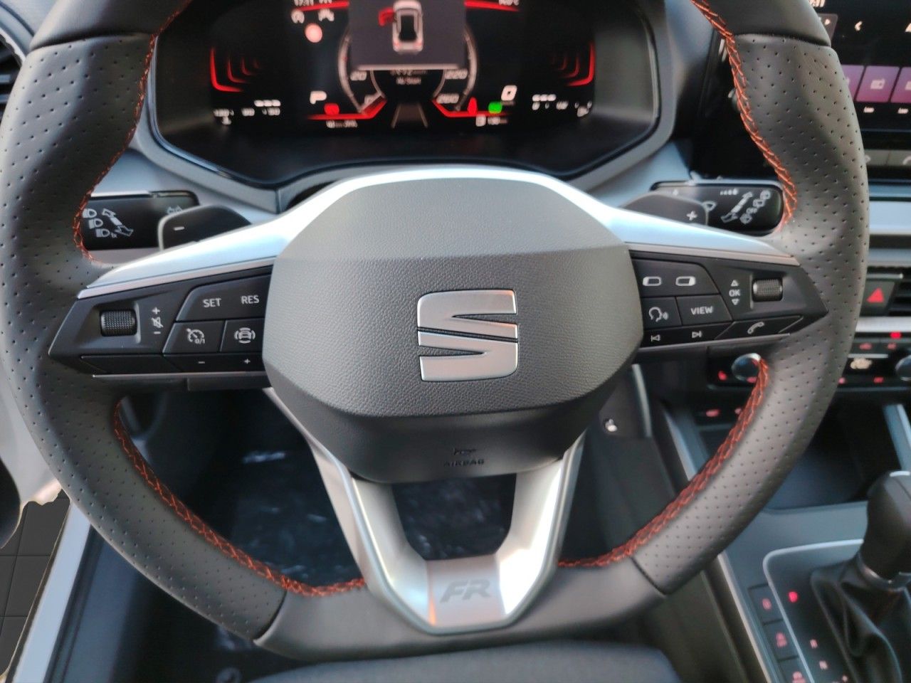 Fahrzeugabbildung SEAT Arona FR TSI DSG Black Edition AHK