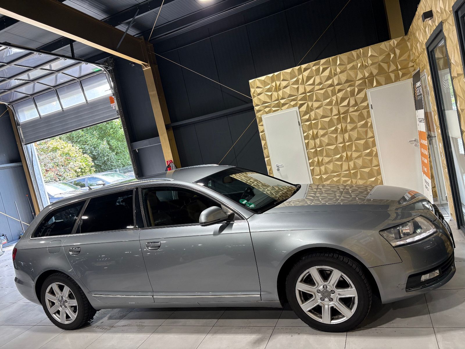 Fahrzeugabbildung Audi A6 Avant 2.0 TDI/NAVI/PDC/KLIMA/SHZ/TEMPOMAT