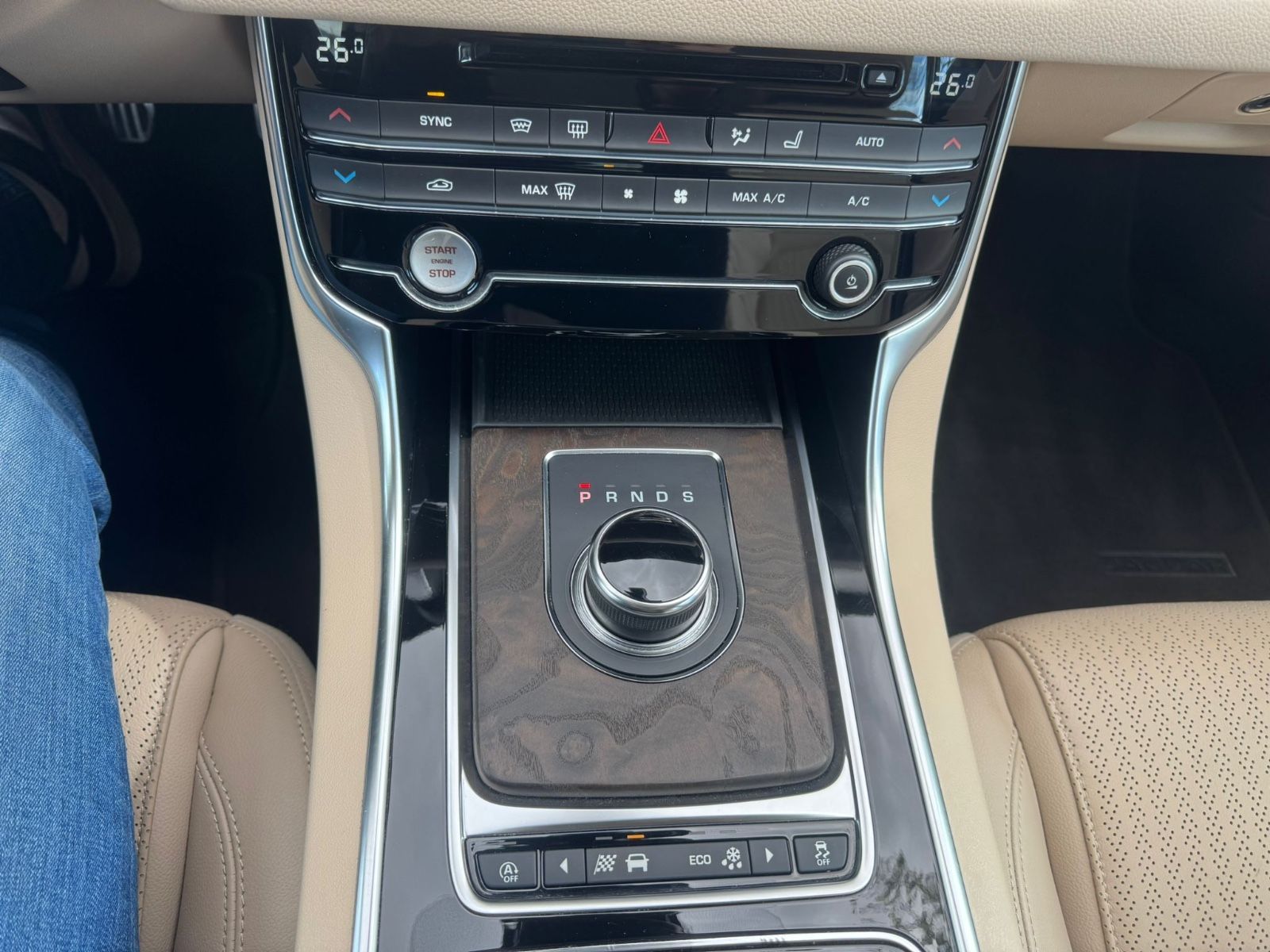 Fahrzeugabbildung Jaguar XF 30d 300PS Prestige Automatik LED+HUD+ACC+Lane