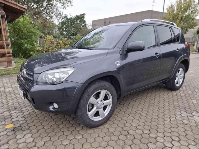 Toyota TOYOTA RAV 4 2.2 D-4D Luxury DISTRIBUZIONE NUOVA