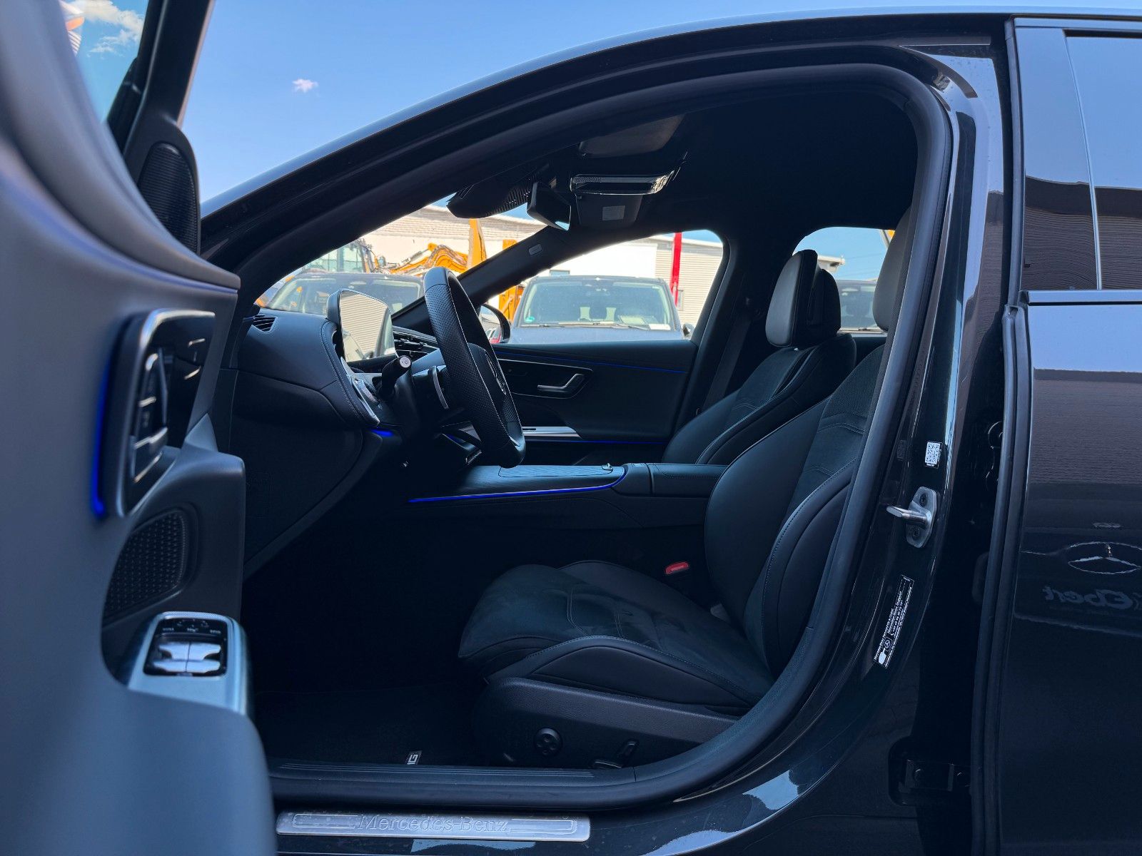 Fahrzeugabbildung Mercedes-Benz E 200 9G+AMG+NIGHT+KEYL+LED+DAB+TOTW+SPUR+MBUX+