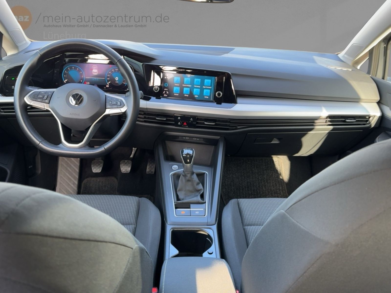 Fahrzeugabbildung Volkswagen Golf VIII 1.0 TSI LEDScheinw. Klima Sitzh. PDC T