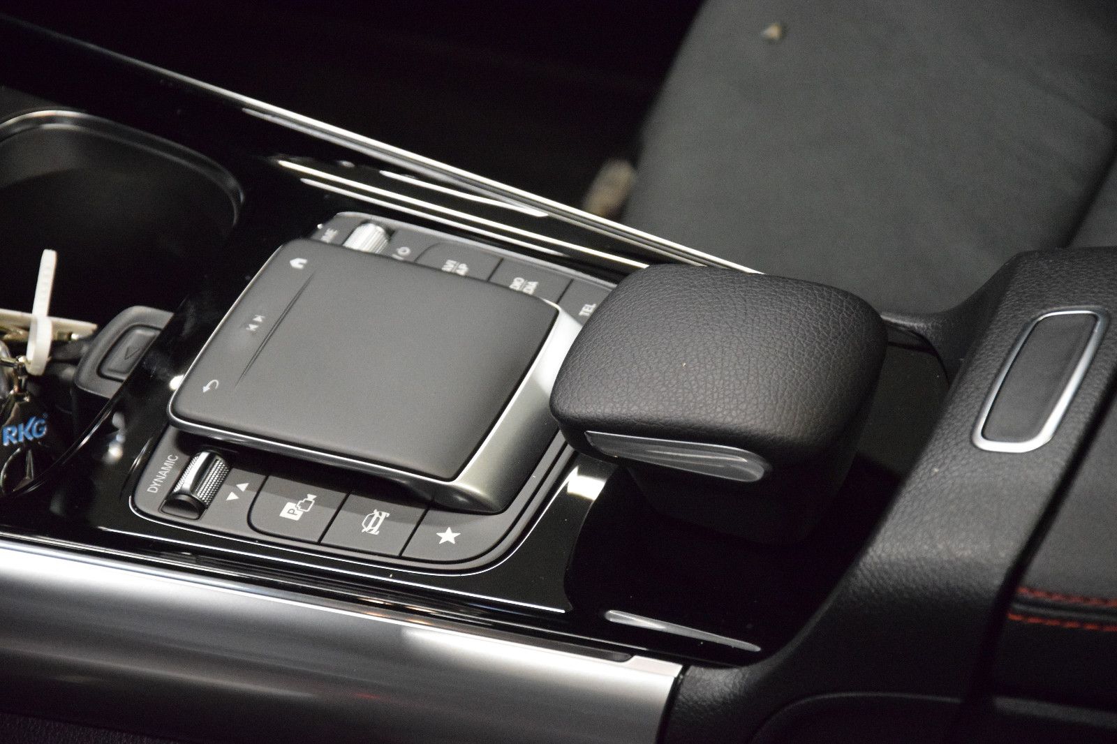 Fahrzeugabbildung Mercedes-Benz GLA 200 AMG-Line LED Kamera Business Pano