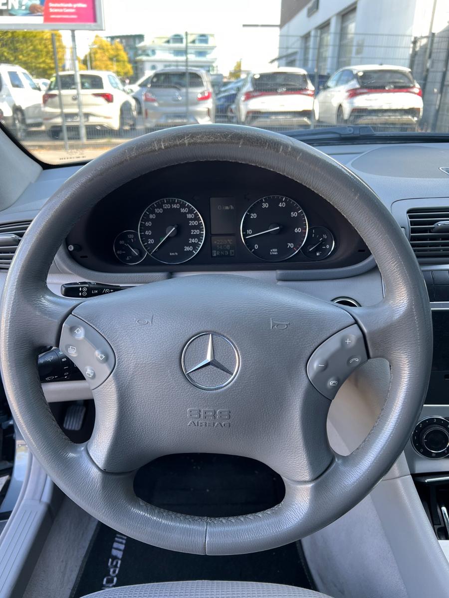 Mercedes-Benz C200 2004 — photo 10