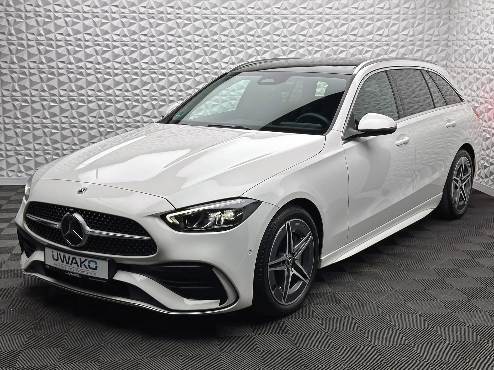 Fahrzeugabbildung Mercedes-Benz C 220d T AMG/MBUX/DIGI/PANORAMA/TOTW/RCAM/DAB