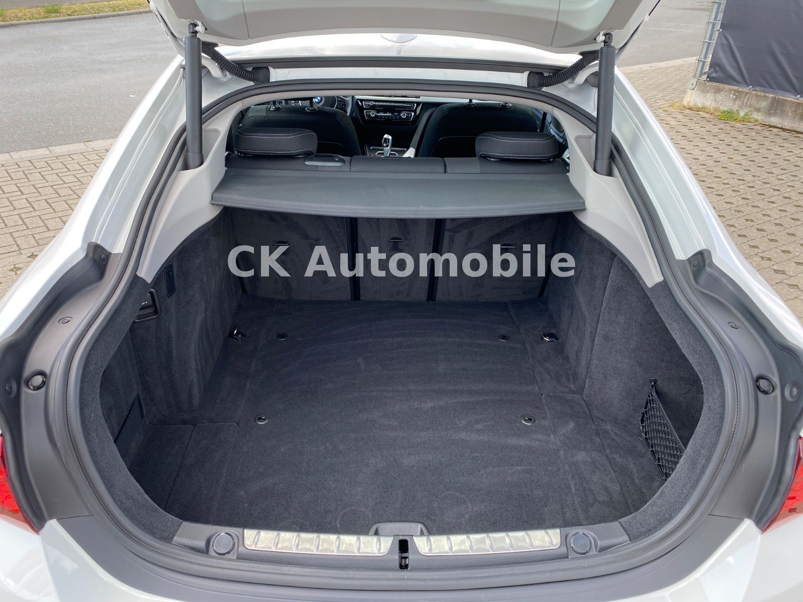 Fahrzeugabbildung BMW 420i xDrive Gran Coupe Advantage/Navi/LED/Kamera