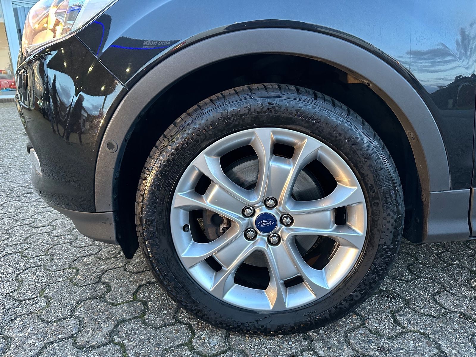 Fahrzeugabbildung Ford Kuga 2.0 TDCi Titanium AHK/Navi/SHZG/GRA