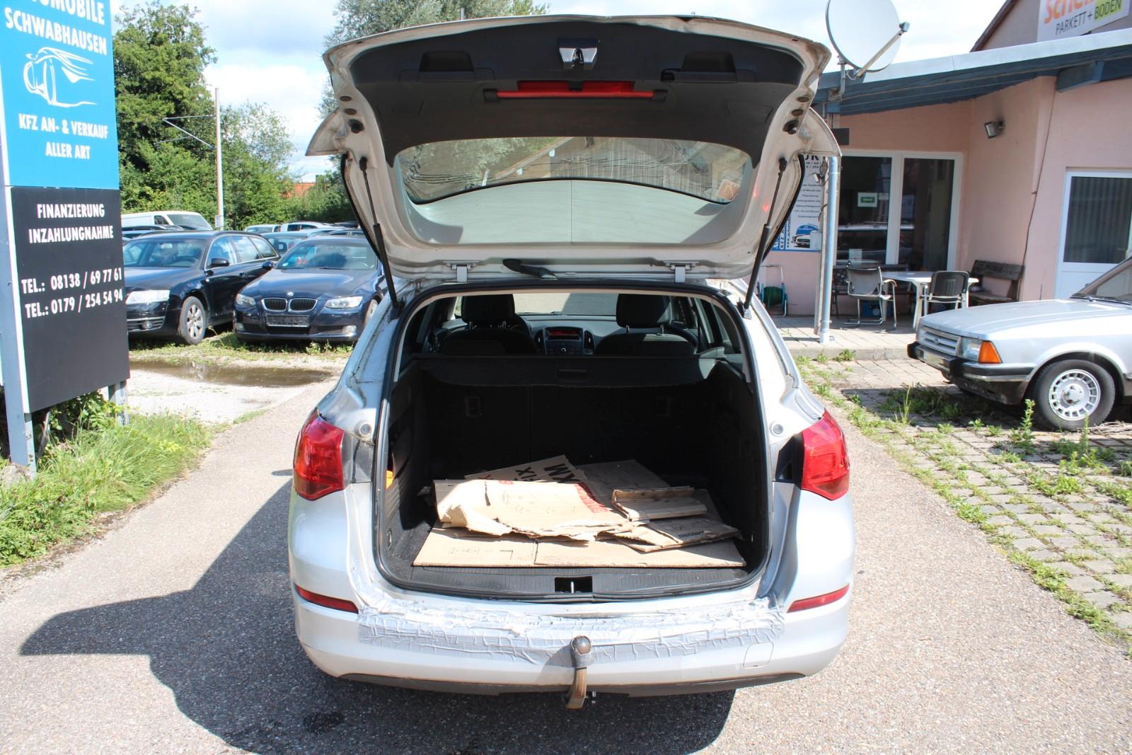 Opel Astra 2011 — photo 6