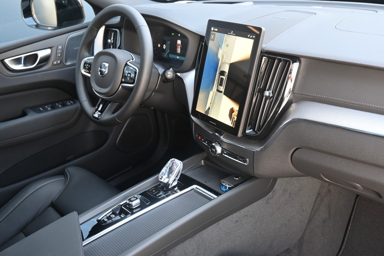 Fahrzeugabbildung Volvo XC60 B5 AWD Ultra Black Edition*LUFT*360*ACC*AHK