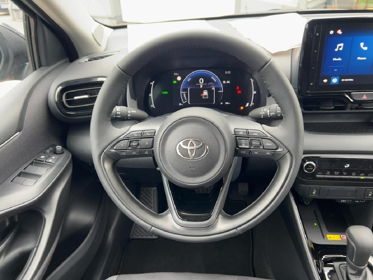 Fahrzeugabbildung Toyota Yaris 1,5 Hybrid Teamplayer *Safetyp.*Comfortp.