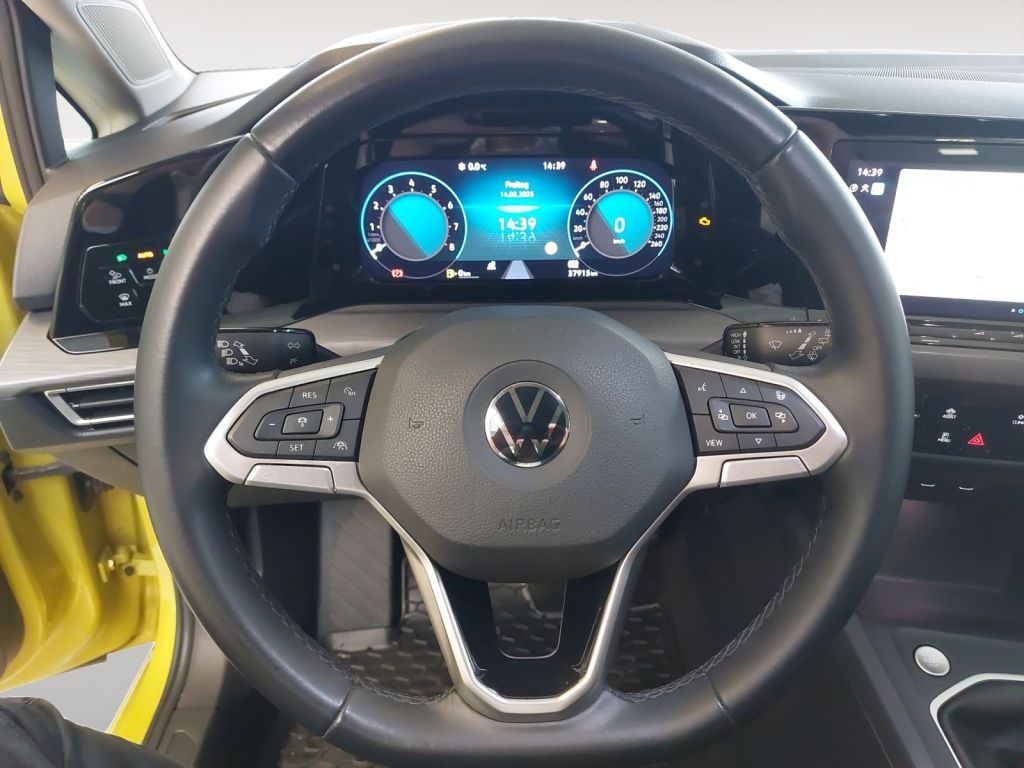 Fahrzeugabbildung Volkswagen Golf 1.5 TSI Style Panorama ACC Licht&Sicht