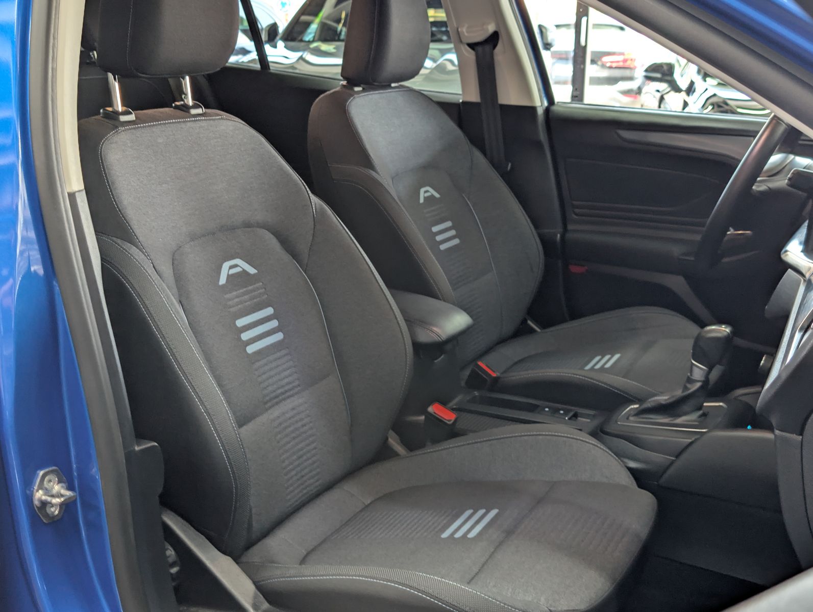 Fahrzeugabbildung Ford Focus 1.0 EB MHEV Active LED ACC KAM 17" WINTER
