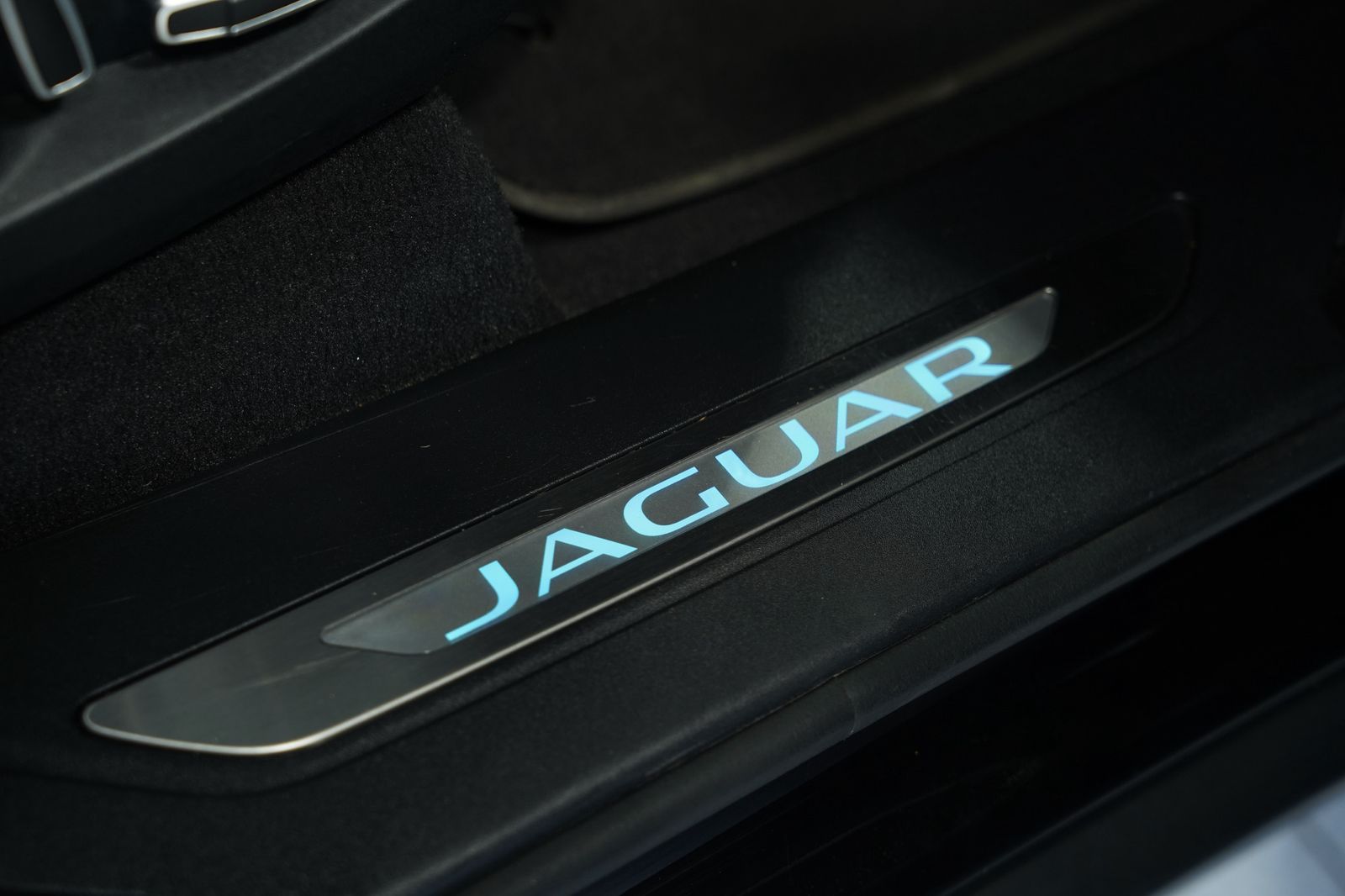 Jaguar F Pace