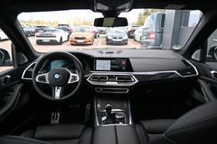 Fahrzeugabbildung BMW X5 xDrive 40d M-Sport*LASER*PANO*LUFT*B&W*AHK