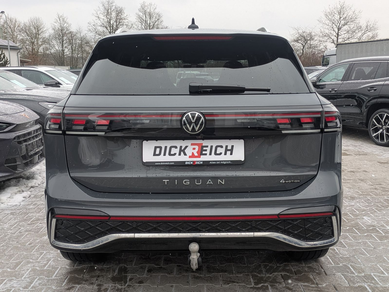 Fahrzeugabbildung Volkswagen Tiguan 2.0 TDI 4M R-Line PANO*H&K*AHK*MATRIX*20"