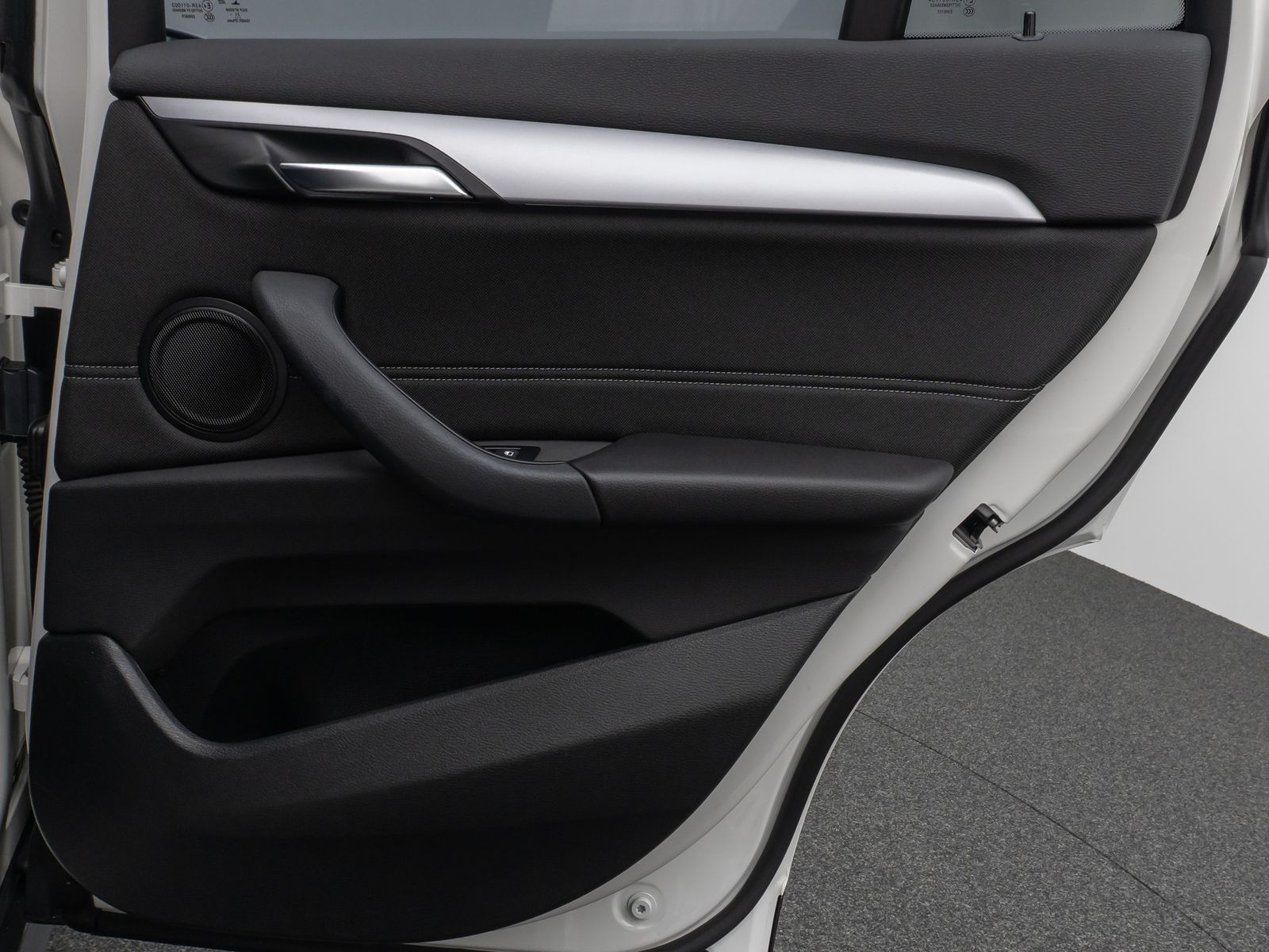 Fahrzeugabbildung BMW X1 sD18i Parkassistent DAB HiFi Navi LED Sport