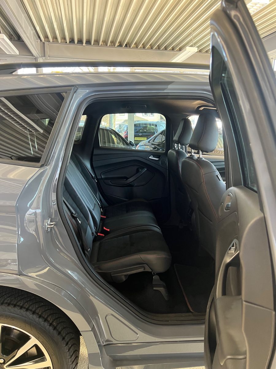 Fahrzeugabbildung Ford Kuga ST-Line Automatik