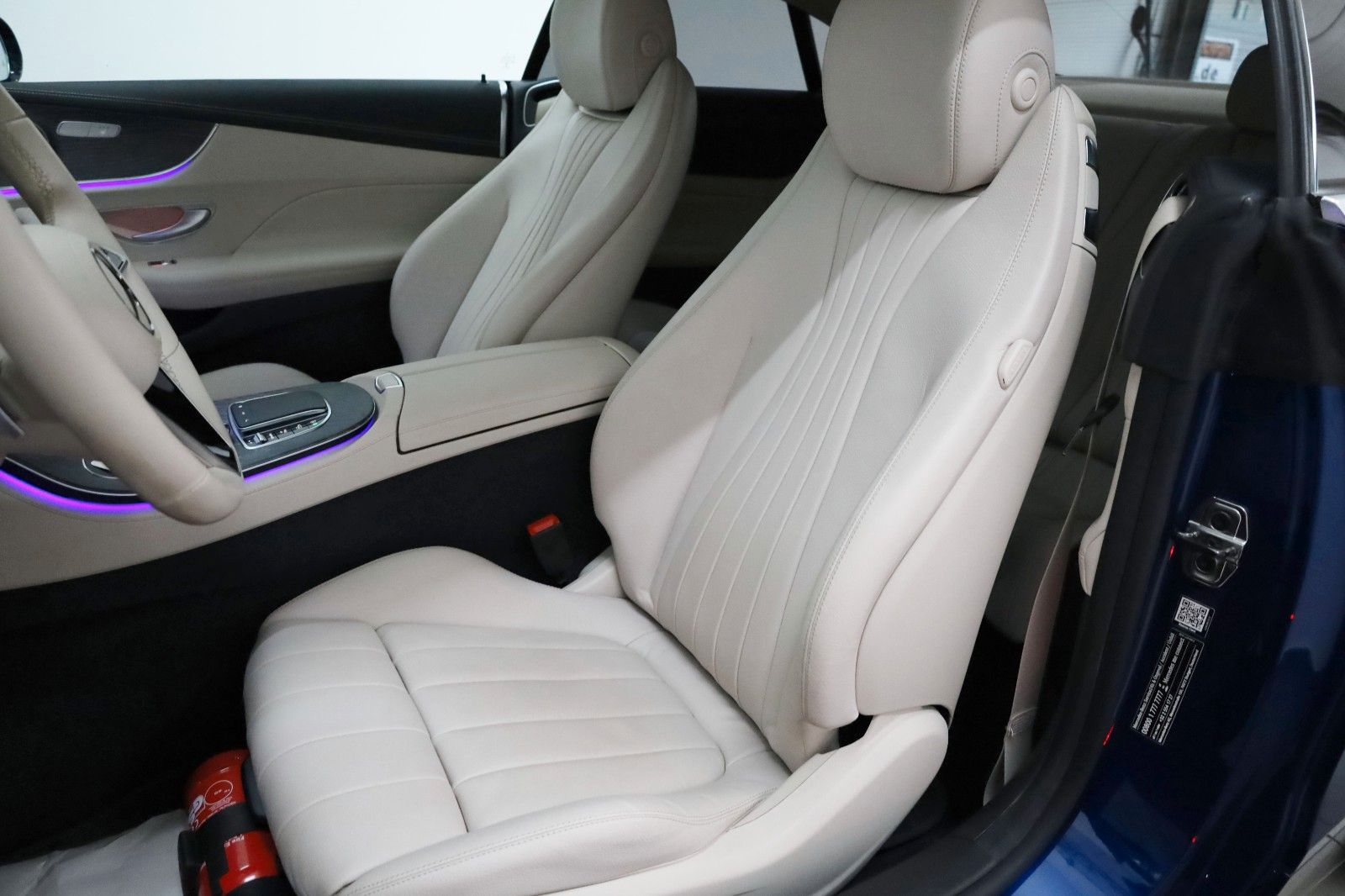 Fahrzeugabbildung Mercedes-Benz E 200 Coupe, Avantgarde, SH,Kamera,ACC,Panorama