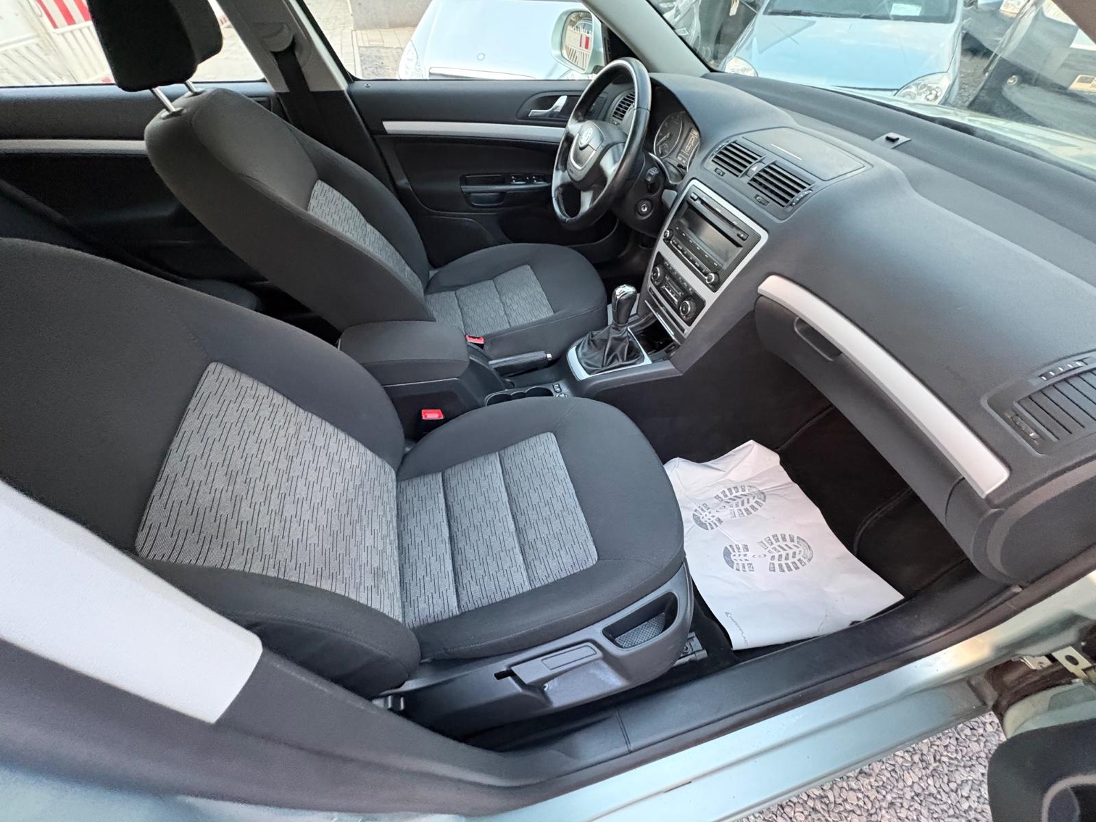 Skoda Octavia 2010 — photo 10