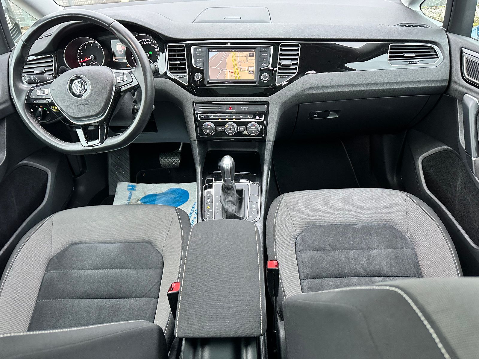 Fahrzeugabbildung Volkswagen GOLF SPORTSVAN VII HIGHLINE BMT*AHK+PANO+AUTOM.*