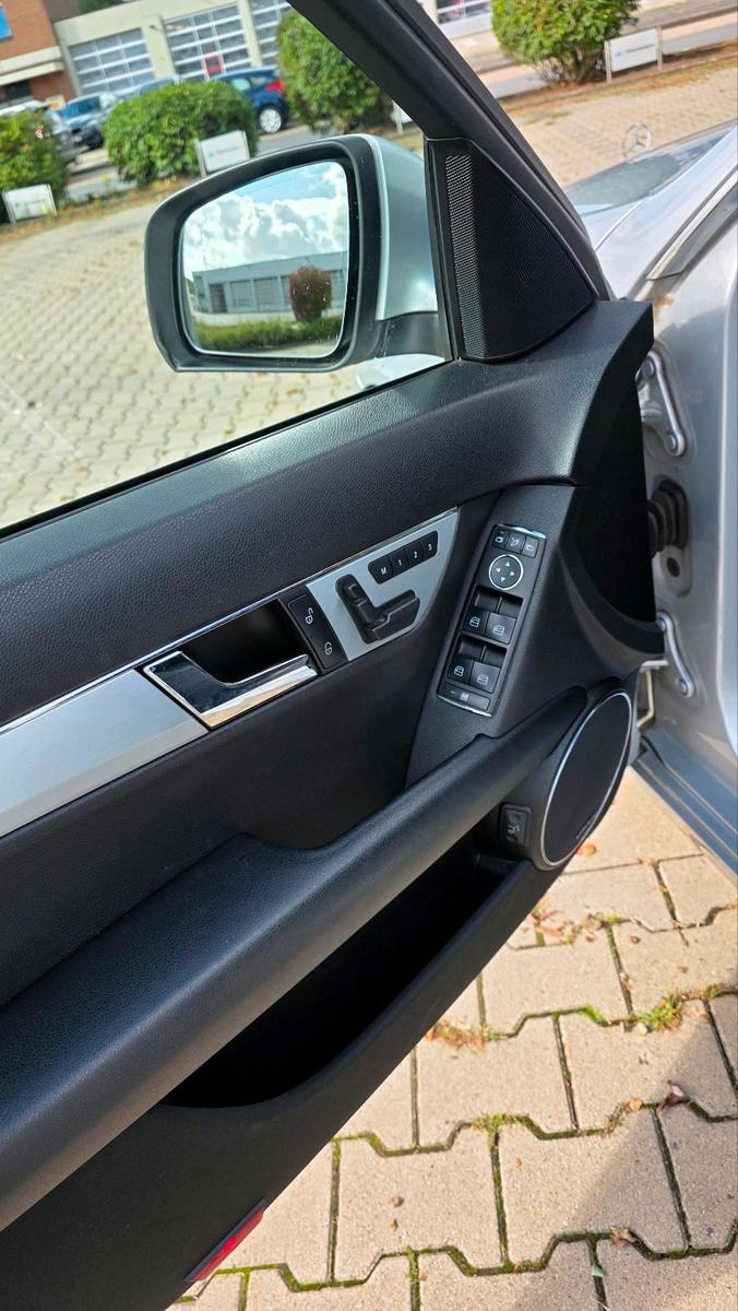 Mercedes-Benz C320 2008 — photo 11