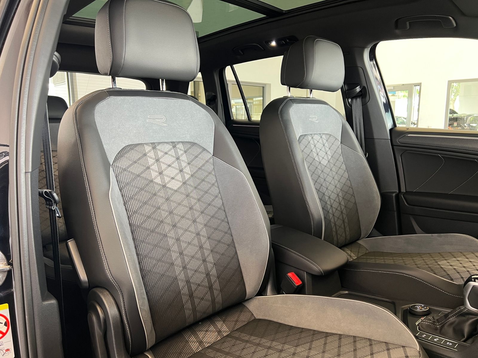 Fahrzeugabbildung Volkswagen Tiguan Allspace R-Line 2.0 TDI DSG 4MOTION *AHK,