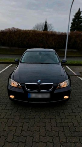 BMW 3er 318i In einem gut zu standard mit ...