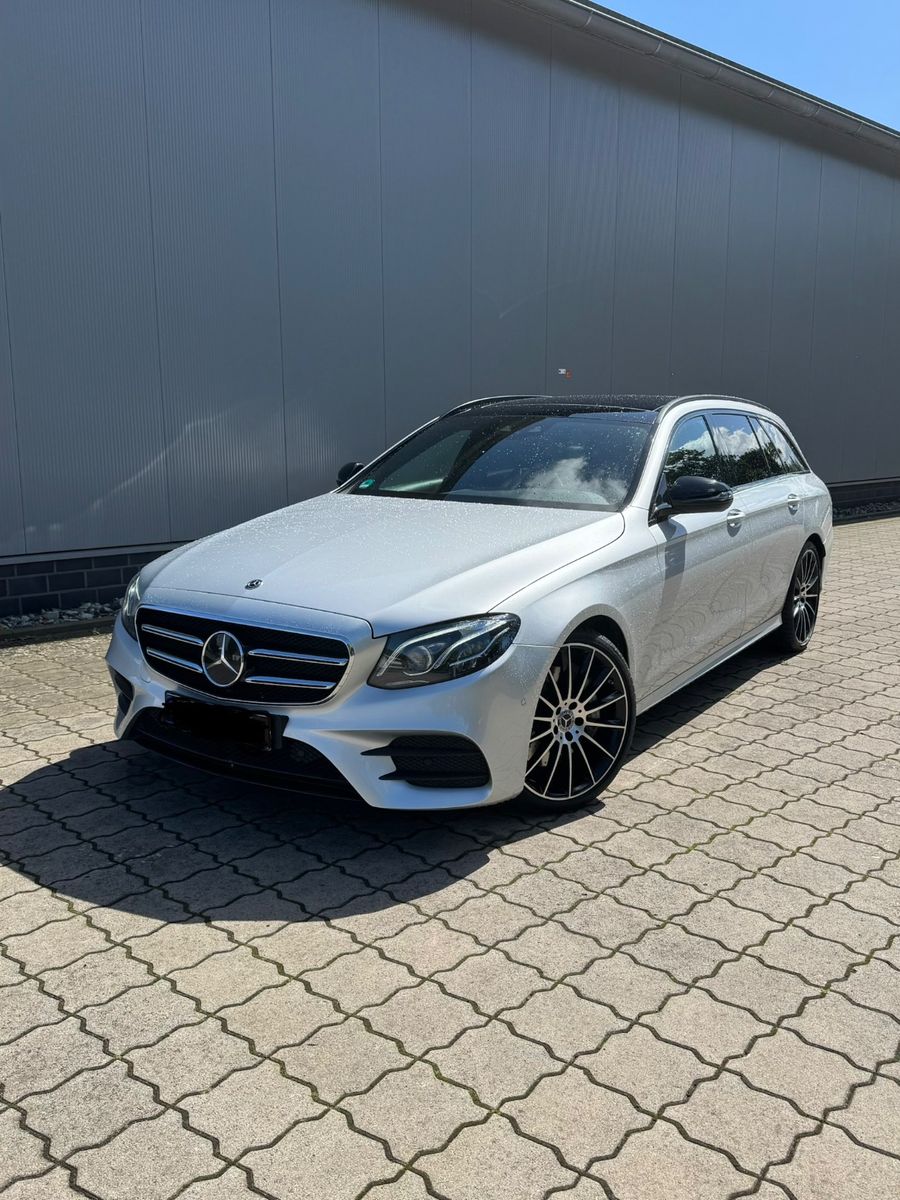 MERCEDES-BENZ E 350d T AMG Line*Nappa*Pano*StHz*AHK*RFK